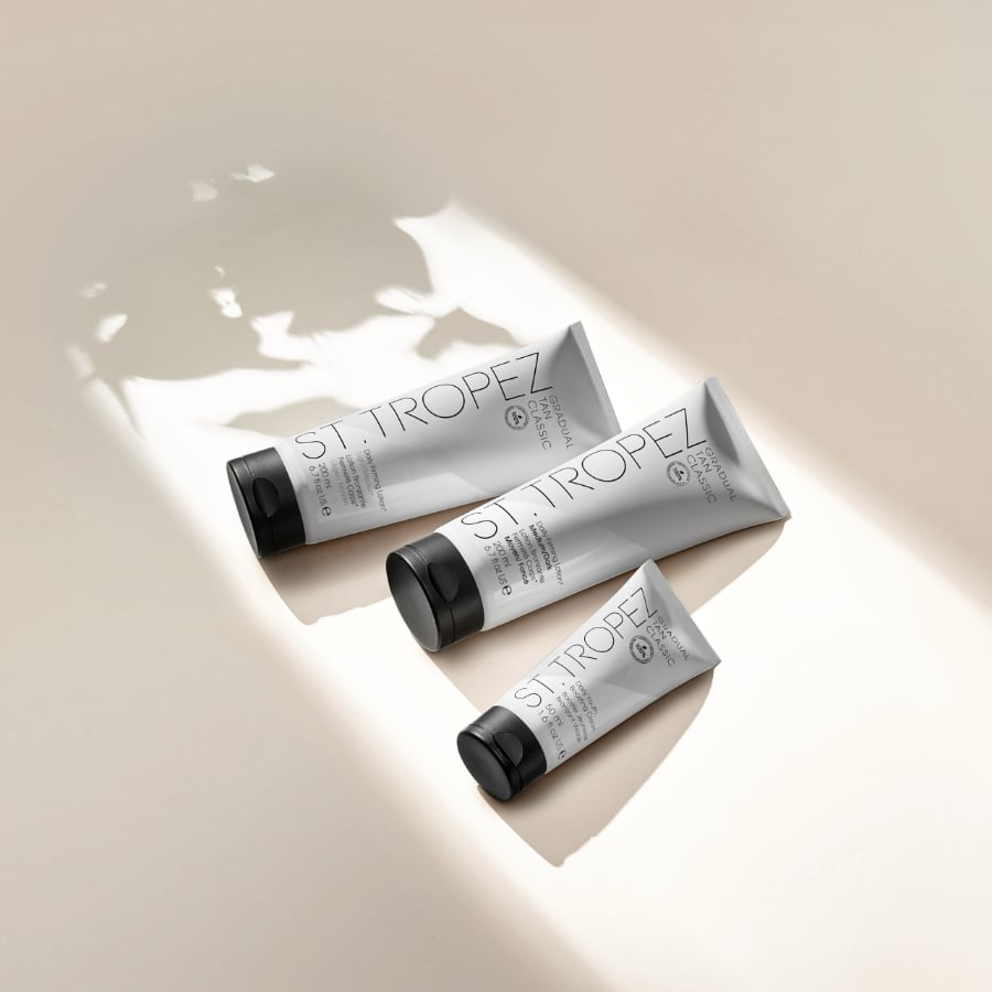 st-tropez-gradual-tan-classic-daily-firming-lotion-medium-dark image 2