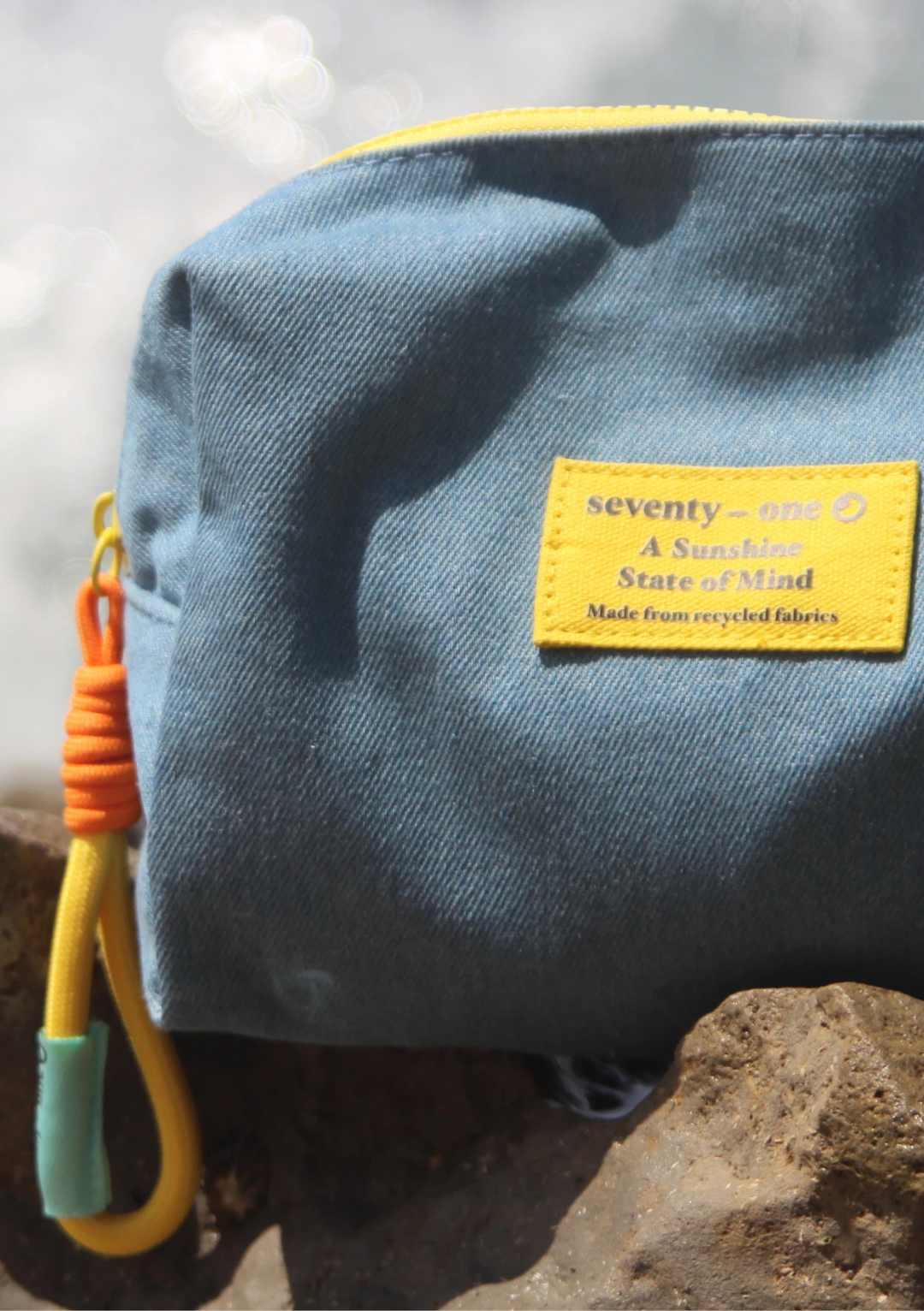 seventyone-percent-pochette-de-voyage-en-jean-recycl-trousse-de-toilette image 5