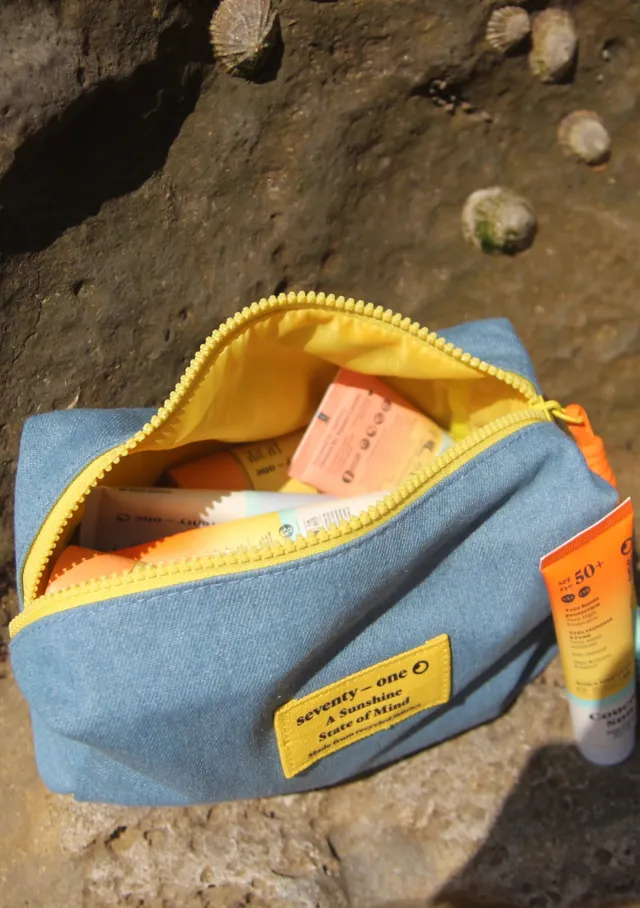 seventyone-percent-pochette-de-voyage-en-jean-recycl-trousse-de-toilette image 1